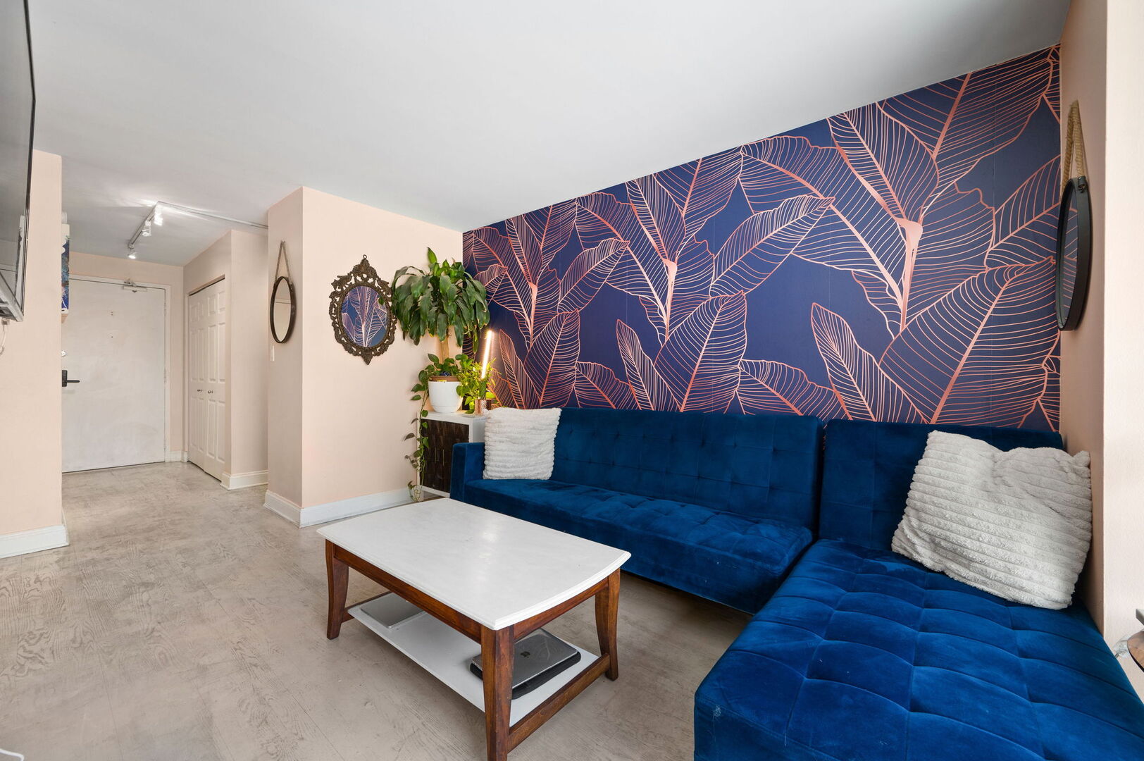 450 W Briar Place 3J