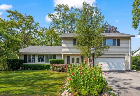 Photo of 1746 Ellendale Drive, Northbrook, IL 60062 (MLS # 12470191)