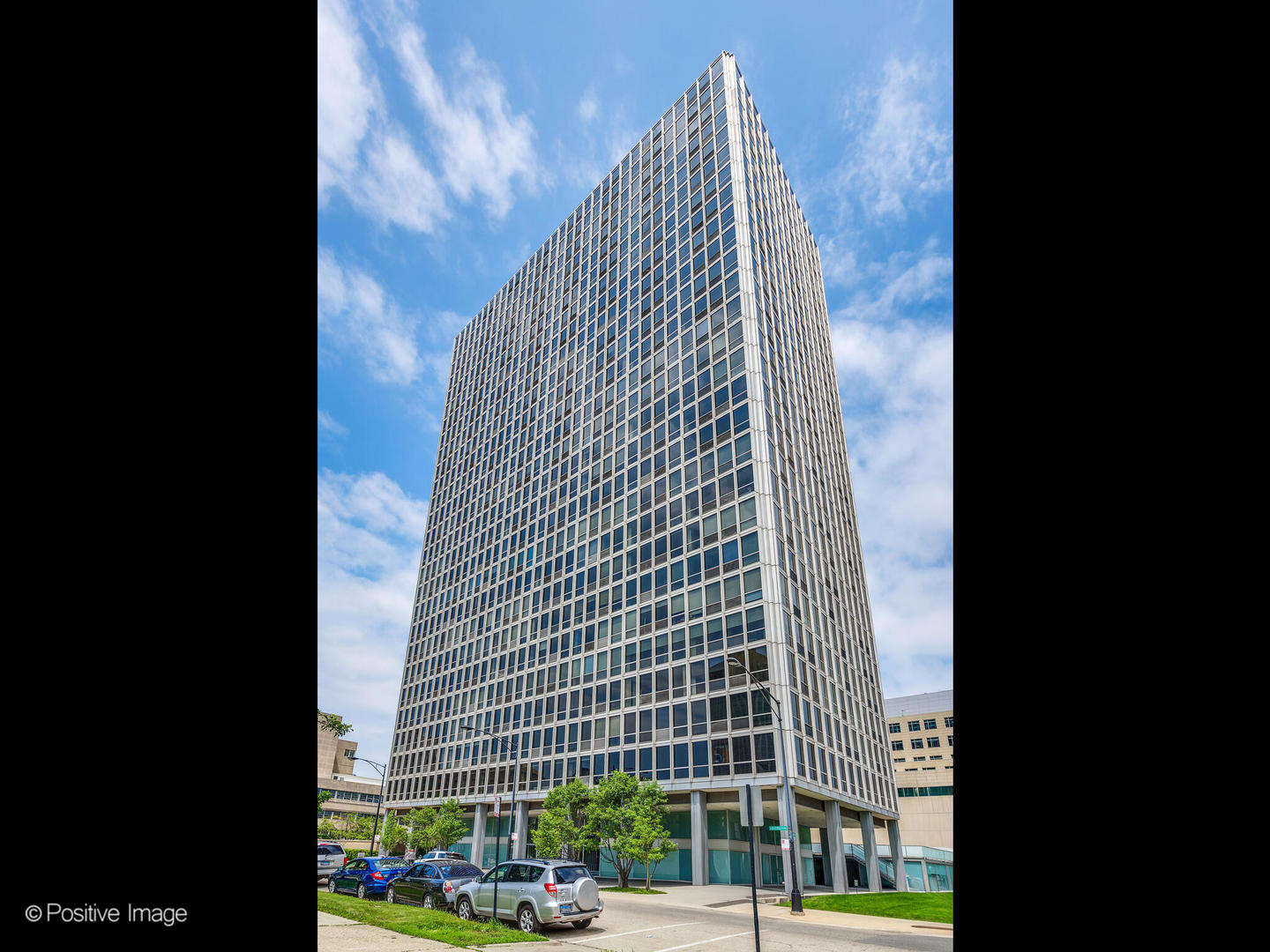 330 W Diversey Parkway 2701