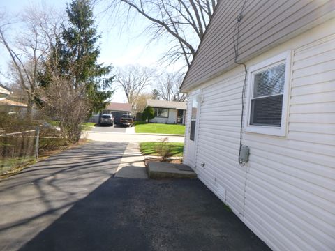 Tiny photo for 30 Aspen Lane, Carpentersville, IL 60110 (MLS # 12616482)