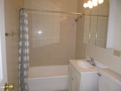 Tiny photo for 30 Aspen Lane, Carpentersville, IL 60110 (MLS # 12616482)