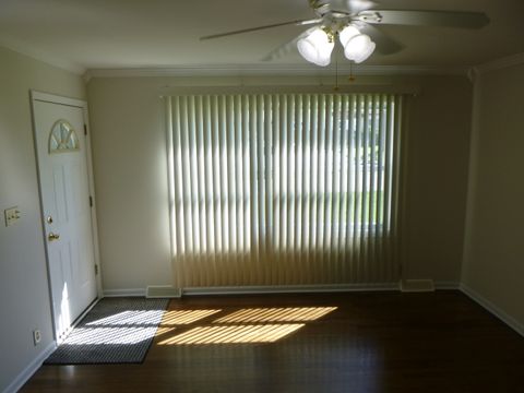 Tiny photo for 30 Aspen Lane, Carpentersville, IL 60110 (MLS # 12616482)