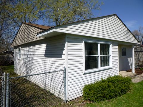 Tiny photo for 30 Aspen Lane, Carpentersville, IL 60110 (MLS # 12616482)