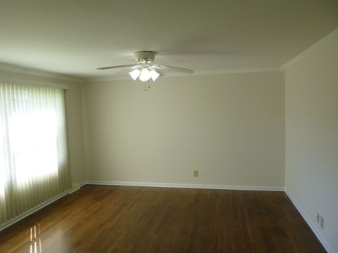 Tiny photo for 30 Aspen Lane, Carpentersville, IL 60110 (MLS # 12616482)