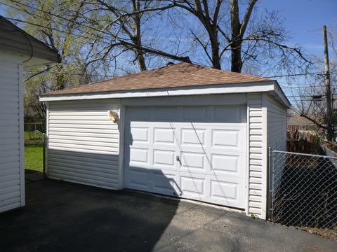 Tiny photo for 30 Aspen Lane, Carpentersville, IL 60110 (MLS # 12616482)