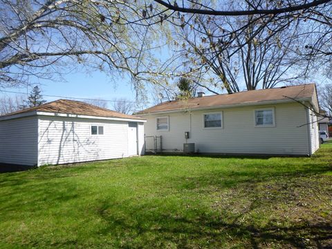 Tiny photo for 30 Aspen Lane, Carpentersville, IL 60110 (MLS # 12616482)