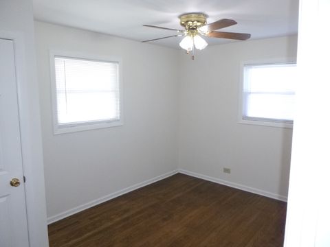 Tiny photo for 30 Aspen Lane, Carpentersville, IL 60110 (MLS # 12616482)