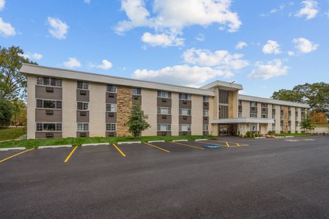 375 W Winchester Road 310 Libertyville IL 60048