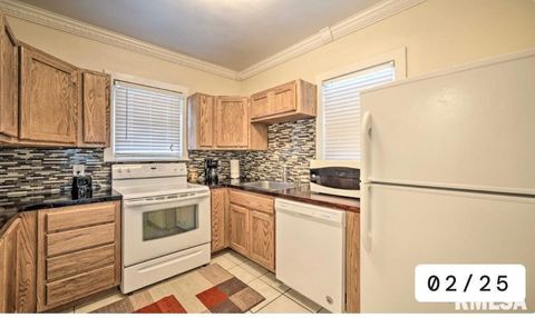 Tiny photo for 400 S FOREST Street, Carbondale, IL 62901 (MLS # EB459800)