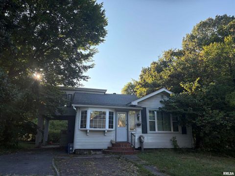 Tiny photo for 400 S FOREST Street, Carbondale, IL 62901 (MLS # EB459800)