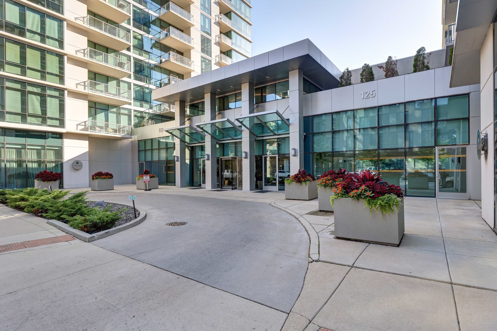 125 S GREEN Street 705A