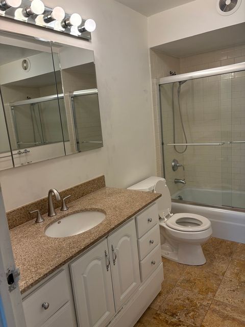 Tiny photo for 6007 N Sheridan Road #24H, Chicago, IL 60660 (MLS # 12462752)