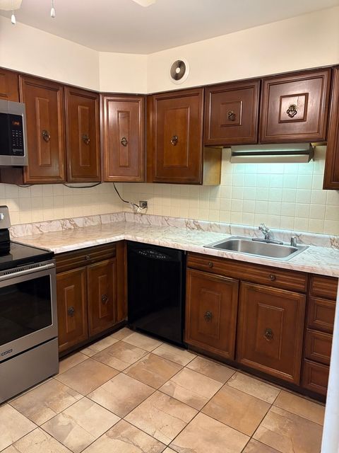 Tiny photo for 6007 N Sheridan Road #24H, Chicago, IL 60660 (MLS # 12462752)