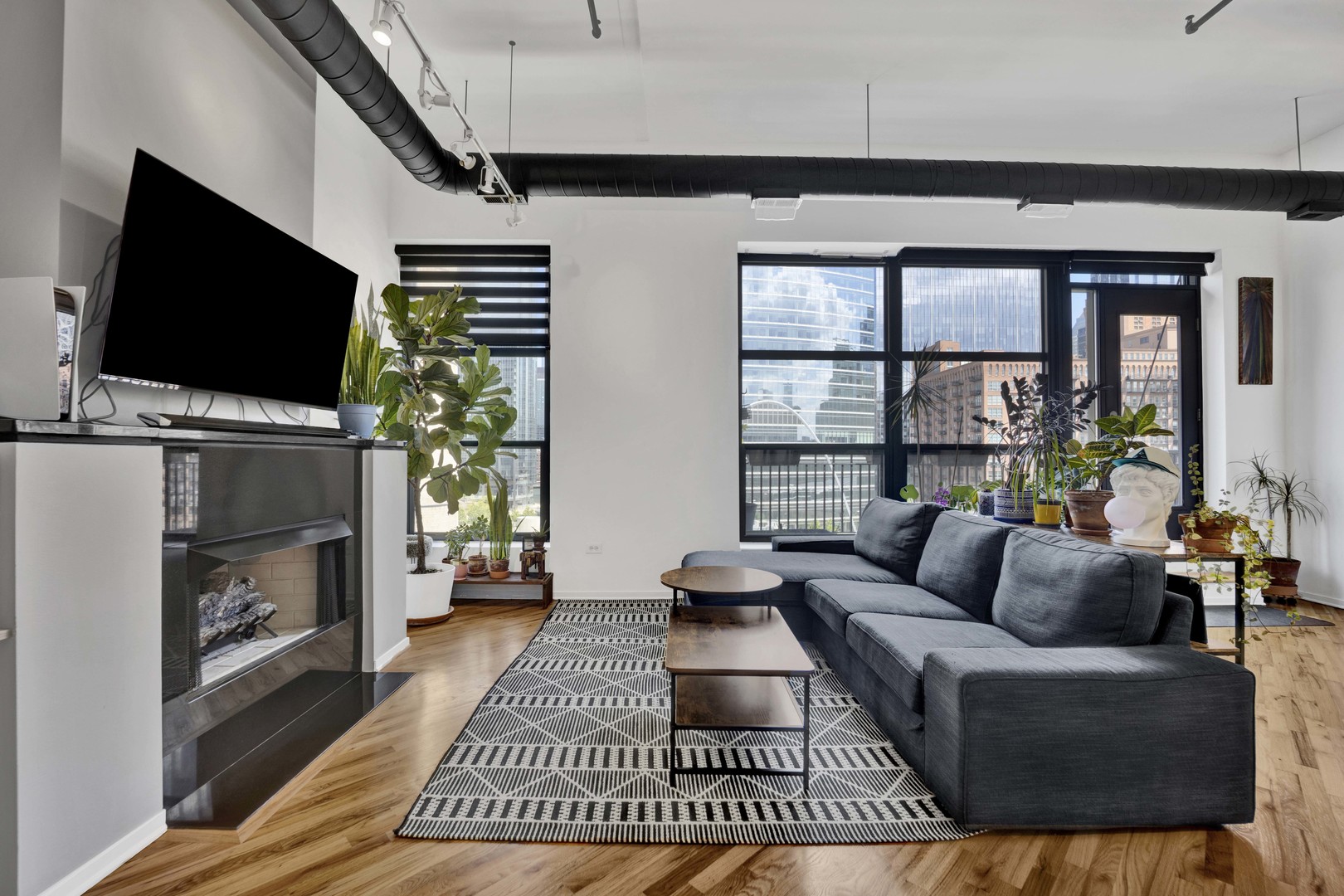 226 N Clinton Street 721