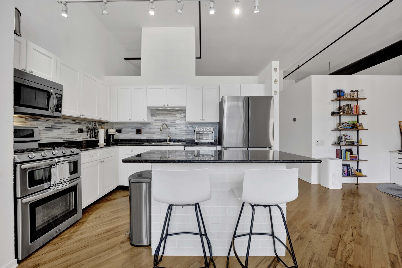 226 N Clinton Street 721