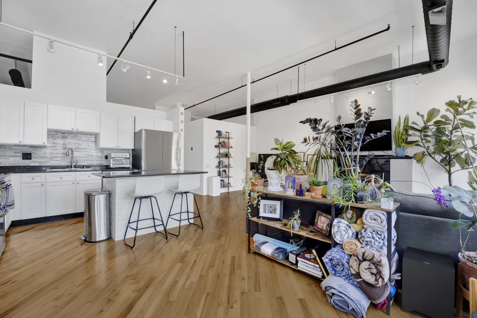 226 N Clinton Street 721
