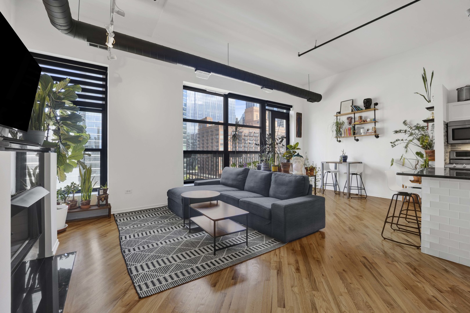 226 N Clinton Street 721