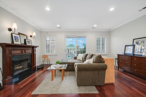 Tiny photo for 3723 N Wilton Avenue #4, Chicago, IL 60613 (MLS # 12490913)