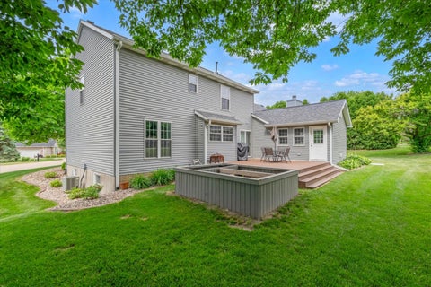 Tiny photo for 2520 Buckingham Avenue, Bettendorf, IA 52722 (MLS # 12759836)