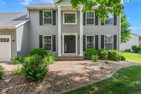 Tiny photo for 2520 Buckingham Avenue, Bettendorf, IA 52722 (MLS # 12759836)
