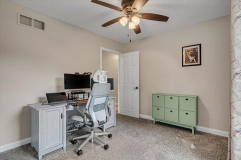 Tiny photo for 2520 Buckingham Avenue, Bettendorf, IA 52722 (MLS # 12759836)