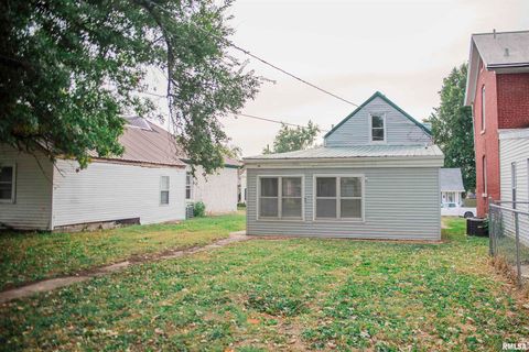 Tiny photo for 1313 OHIO Street, Quincy, IL 62301 (MLS # QC4268735)