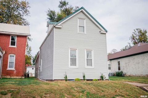 Photo of 1313 OHIO Street, Quincy, IL 62301 (MLS # QC4268735)