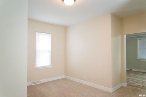 Tiny photo for 1313 OHIO Street, Quincy, IL 62301 (MLS # QC4268735)