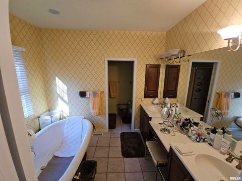 Tiny photo for 3525 OXFORD Avenue, Mt Vernon, IL 62864 (MLS # 12551916)