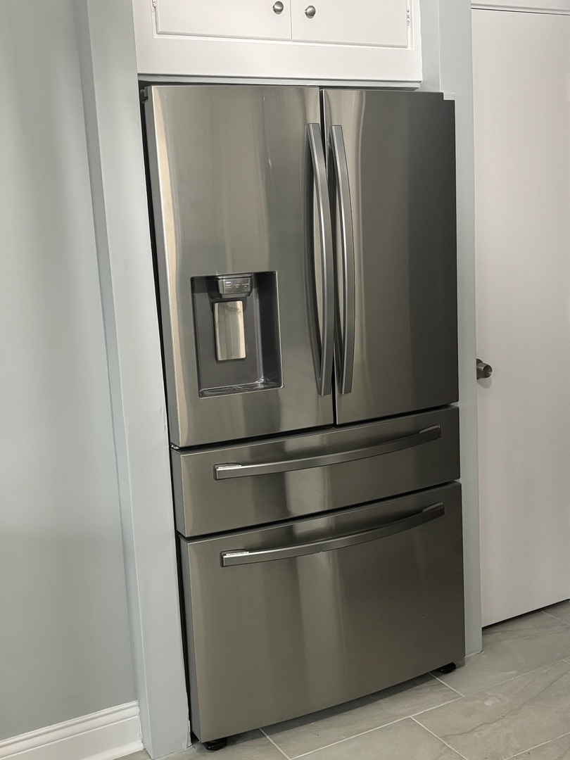 8616 S INDIANA Avenue