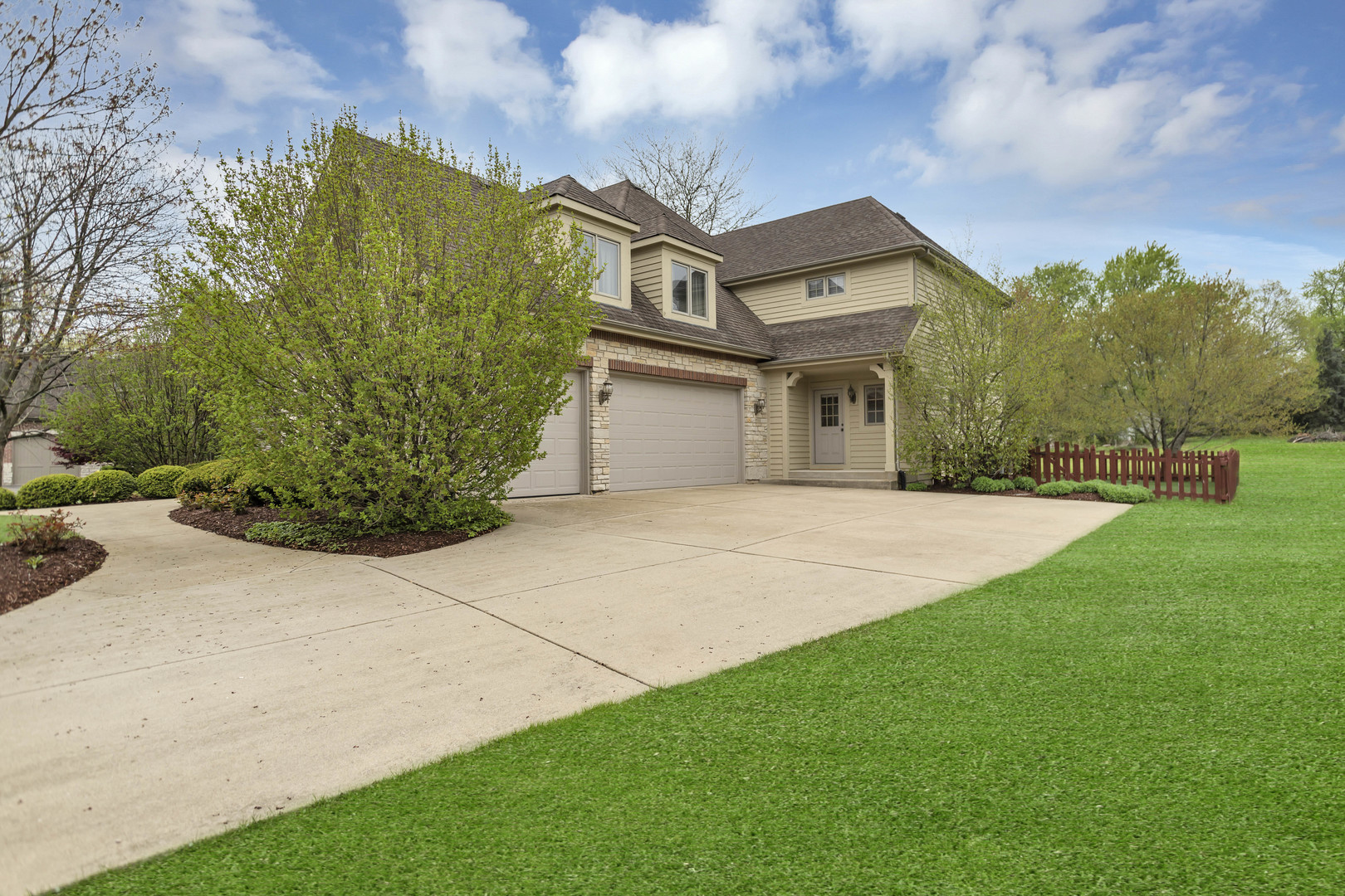 2559 Bird Lane
