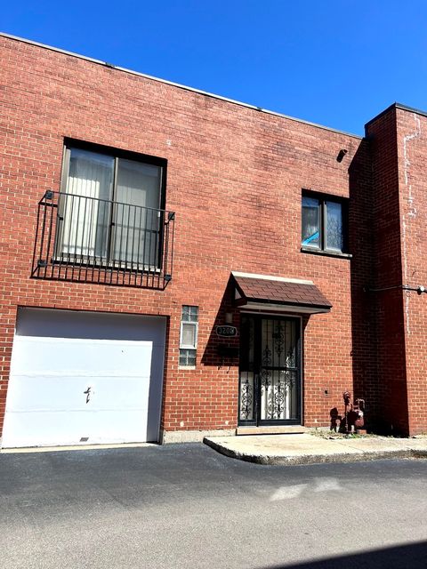 320 W 23rd Place C Chicago IL 60616