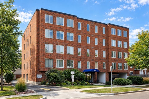 Photo of 355 W Miner Street #1A, Arlington Heights, IL 60005 (MLS # 12761421)