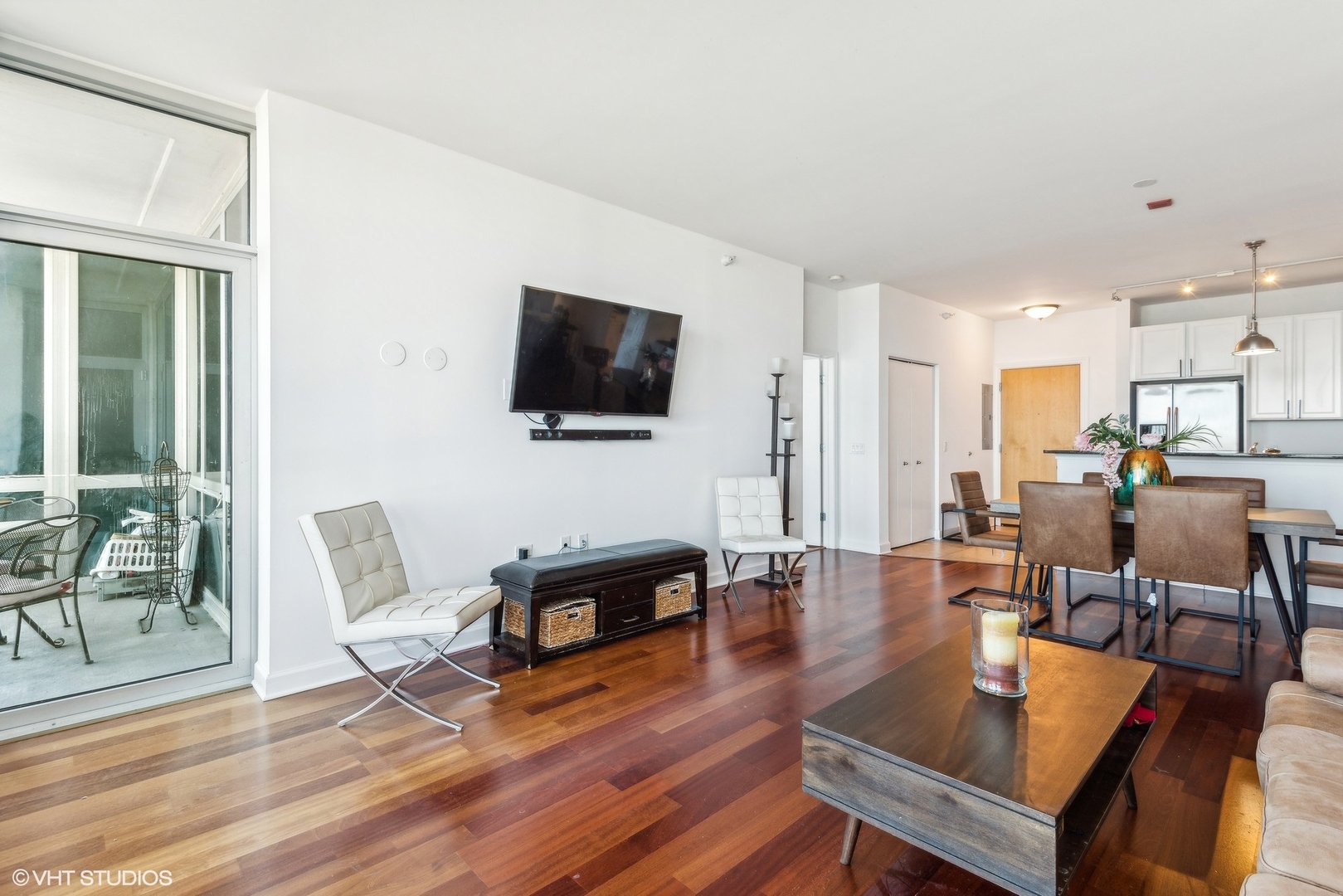 1629 S PRAIRIE Avenue 2103