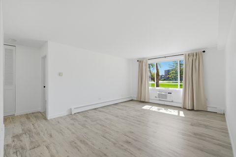 Tiny photo for 1500 Robin Circle #112, Hoffman Estates, IL 60169 (MLS # 12626027)
