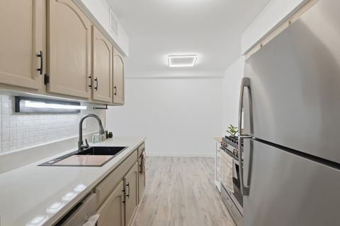 Tiny photo for 1500 Robin Circle #112, Hoffman Estates, IL 60169 (MLS # 12626027)