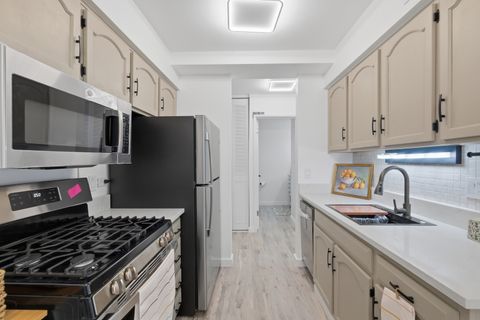 Tiny photo for 1500 Robin Circle #112, Hoffman Estates, IL 60169 (MLS # 12626027)