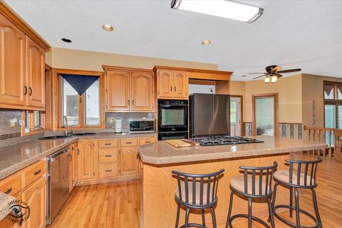 Tiny photo for 2500 Beverly Way, Ottawa, IL 61350 (MLS # 12454753)