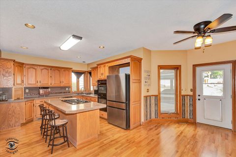 Tiny photo for 2500 Beverly Way, Ottawa, IL 61350 (MLS # 12454753)