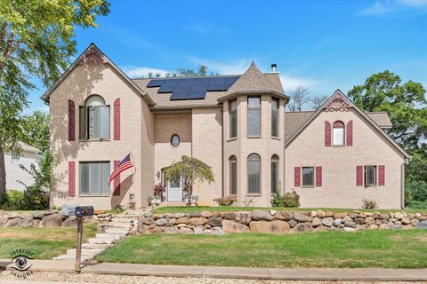 Tiny photo for 2500 Beverly Way, Ottawa, IL 61350 (MLS # 12454753)