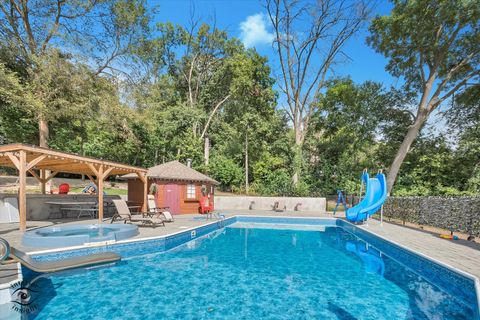 Tiny photo for 2500 Beverly Way, Ottawa, IL 61350 (MLS # 12454753)