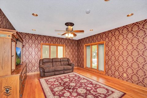 Tiny photo for 2500 Beverly Way, Ottawa, IL 61350 (MLS # 12454753)