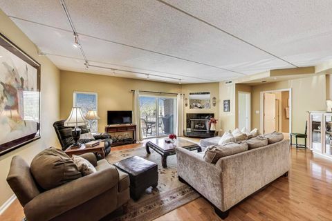 Tiny photo for 425 Village Green #213, Lincolnshire, IL 60069 (MLS # 12398528)