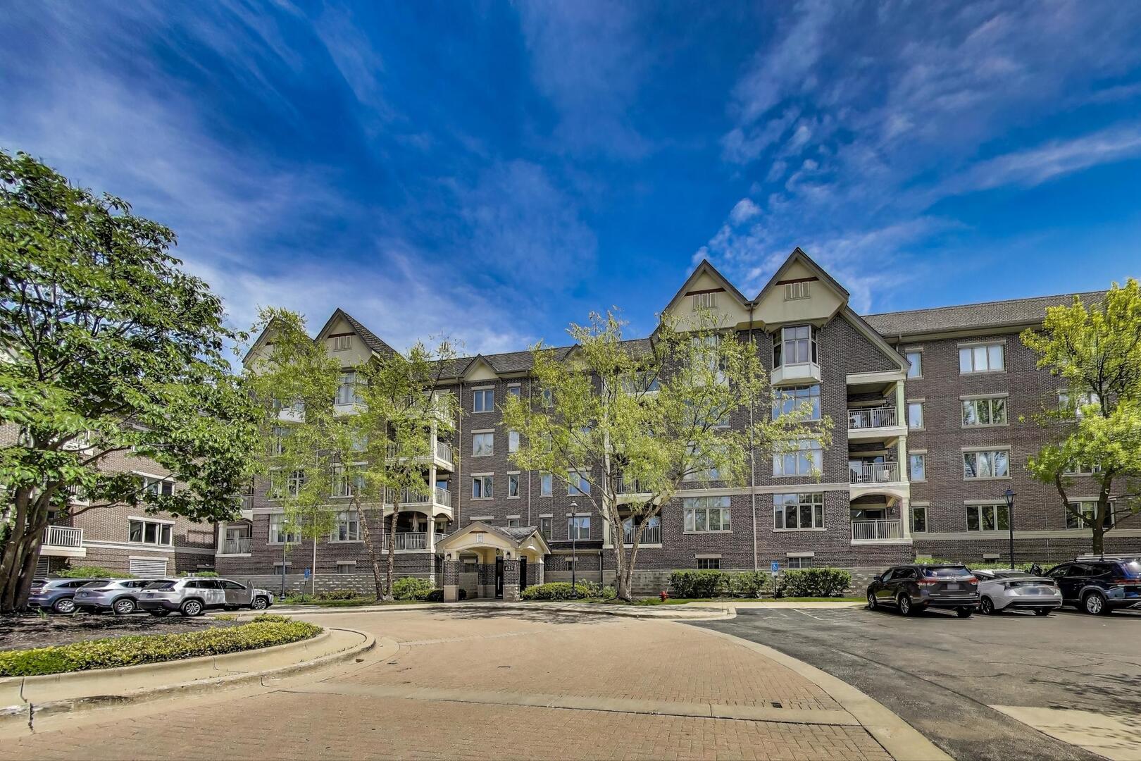425 Village Green 213