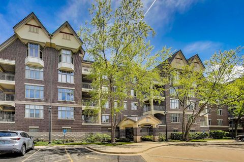 Photo of 425 Village Green #213, Lincolnshire, IL 60069 (MLS # 12398528)
