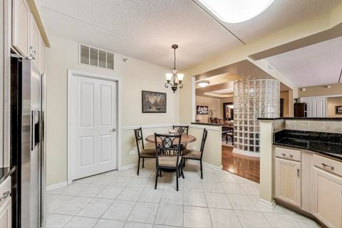 Tiny photo for 425 Village Green #213, Lincolnshire, IL 60069 (MLS # 12398528)