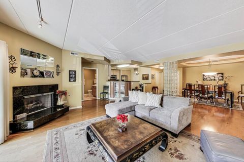 Tiny photo for 425 Village Green #213, Lincolnshire, IL 60069 (MLS # 12398528)