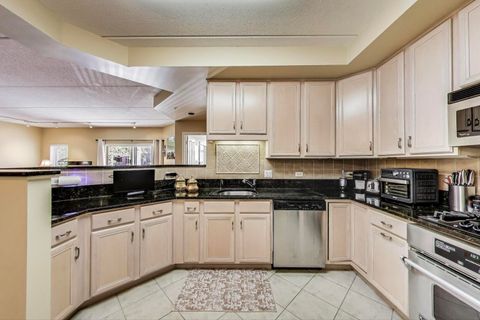Tiny photo for 425 Village Green #213, Lincolnshire, IL 60069 (MLS # 12398528)