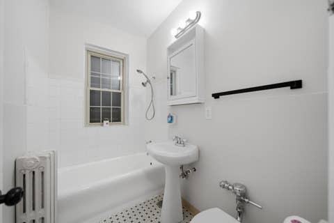 Tiny photo for 1354 W Greenleaf Avenue #1B, Chicago, IL 60626 (MLS # 12734648)