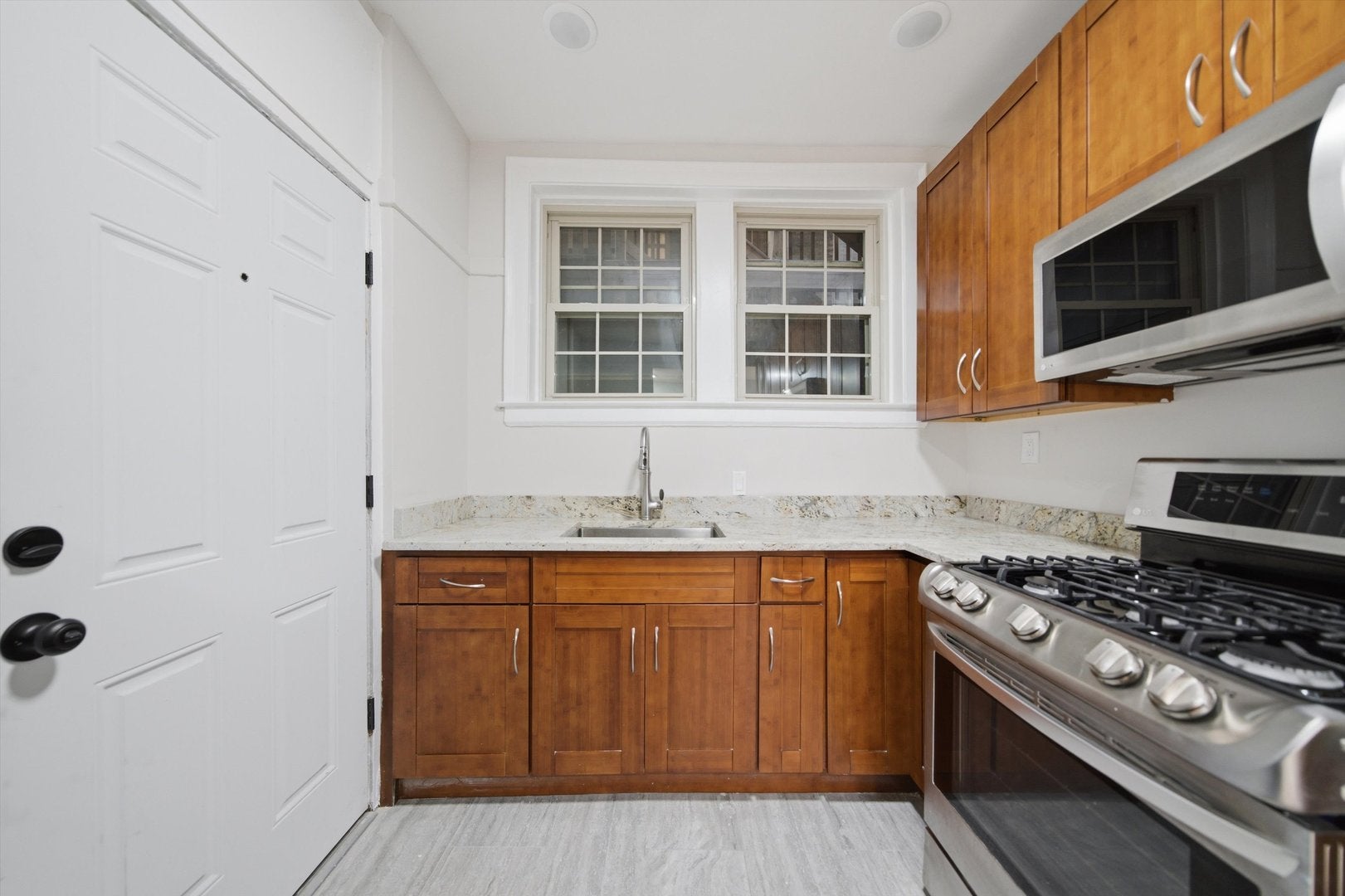 1354 W Greenleaf Avenue 1B